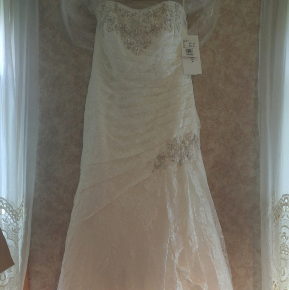 A-line Lace Wedding Dress with Side Split Detail - Picture 8 of 8